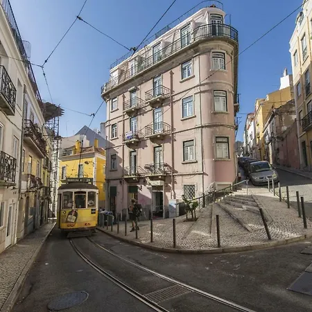 Lovelystay - Peaceful Living - Heart Of The Apartment Lisbon