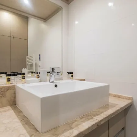 Lovelystay - Peaceful Living - Heart Of The Apartment Lisbon
